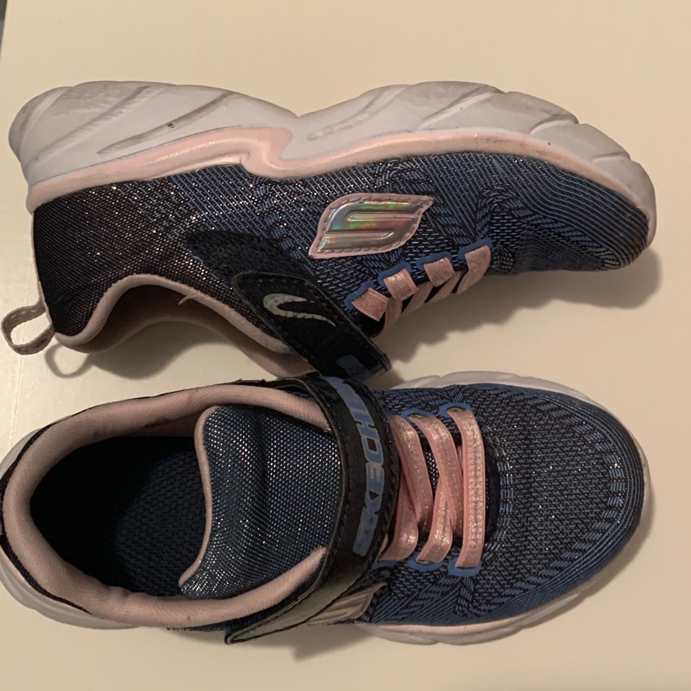 Girls Sketchers sneakers